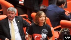 Թուրքիայի մեջլիսի նիստում, արխիվ