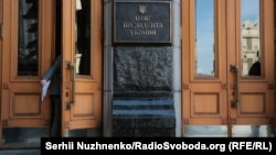 Як пише Der Spiegel, міністерство вирішило «відправити делегацію під керівництвом Крістіана фон Штеттена і Йоахіма Пфайфера до офісу президента України з метою нагадування про цю проблему»