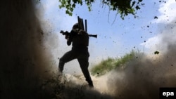 ИМ тобуна каршы чабуул учурундагы ооган жоокери. Нангархар провинциясы, 21-май, 2017-жыл