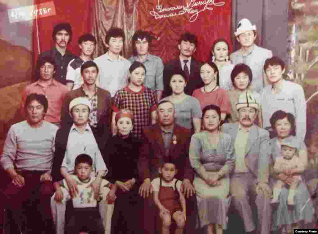 Өмүрлүк жары менен да театрдан таанышып, баш кошкон. Алар жети баланы тарбиялап, өстүрүшкөн.&nbsp;