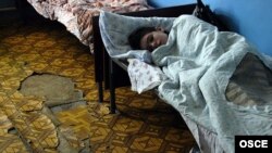 Родители зачастую бывают вынуждены заниматься контрабандой ради спасения своих детей. Тратят огромные суммы, продают имущество, берут ссуды в банках, заведомо зная, что не сумеют их выплатить