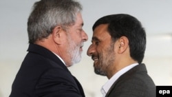 Бразилиянын президенти Лула да Силва Ирандын лидерин жылуу тосуп алды. 23-ноябрь, 2009-ж.