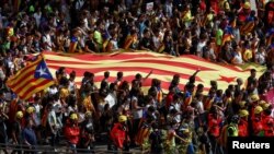 Каталониянын көз карандысыздыгын жактаган студенттердин Барселонадагы жүрүшү. 28-сентябрь, 2017-жыл. 