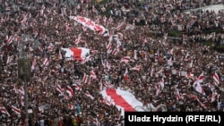 2020-жылкы президенттик шайлоонун жыйынтыгына нааразы болуп митингге чыккандар. Минск, Беларус. 23-август, 2020-жыл.