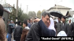 Раҳоии маҳбусон аз яке аз зиндонҳои Душанбе. 3 ноябр