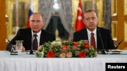 Վլադիմիր Պուտինն ու Ռեջեփ Էրդողանը համատեղ ասուլիս են տալիս, Թուրքիա, 10-ը հոկտեմբերի, 2016 թ․ 