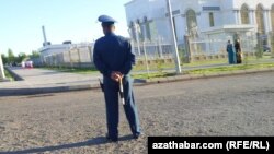 Polisiýa işgäri. Arhiwden alnan surat