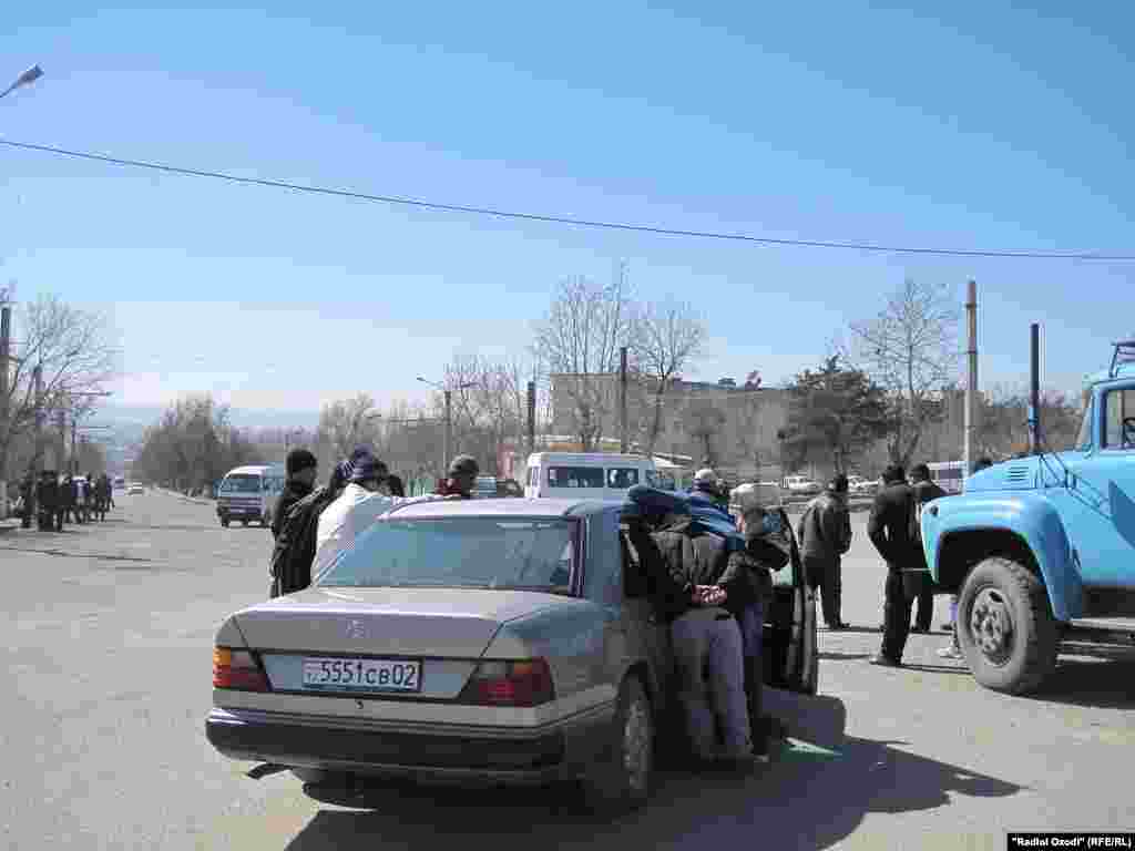 Бозори расмии мардикорон дар Хуҷанд&nbsp;