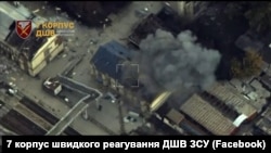 Бійці 7-го корпусу ДШВ ЗСУ вибивають російських військових з Покровська поблизу залізничного вокзалу
