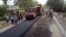 В Таджикистане люди строят своими силами автодорогу между селами. Властям эта ситуация выгодна: не надо тратить деньги из бюджета