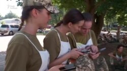 Парад і підбори: думки курсанток щодо взуття (відео)