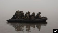 Ukrain harbylary Hersonyň golaýyndaky Dnepr derýasynda. Oktýabr