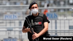 Թուրքիա - Ոստիկան Ստամբուլում, արխիվ