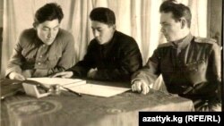 Асек Урманбетов (ортодо) согуштан кайтып келгенден кийин