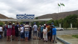 Diňle: Çagalar üçin mugallymlardan pul ýygnalýar, dynç alyş 'kagyzda galýar'