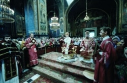 Екзарх України, митрополит Київський і Галицький Філарет під час богослужіння у Володимирському соборі. Київ, 1 вересня 1987 року