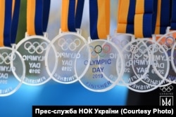 Чемпіонські нагороди отримували усі учасники забігу