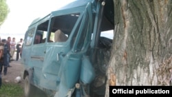 Место аварии на автотрассе Каракол-Бишкек. Фото УВД по Иссык-Кульской области