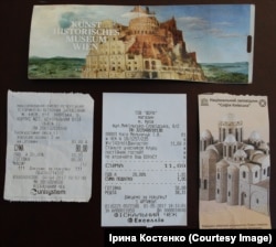 Зверху – квиток до Віденського художнього музею. Внизу (зліва направо): квиток до Національного заповідника «Києво-Печерська лавра» і чек магазину «Фора» (вони мають схожих вигляд) та квиток до Національного заповідника «Софія Київська»