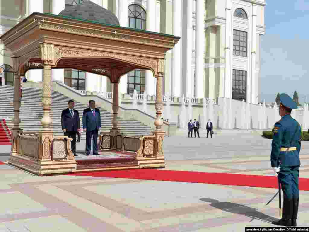 &nbsp;Дүйшөмбү шаарындагы &ldquo;Улут сарайы&rdquo;.