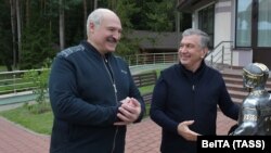 Лукашенко жана Мирзиёев. Өзбек лидери 2019-жылы Минск шаарына барганда тартылган сүрөт. 
