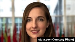 Элизабет Стикни, сухангӯи Вазорати корҳои хориҷии Амрико. 