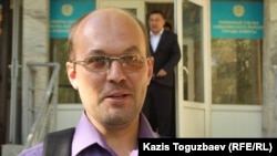 Гражданский активист Андрей Цуканов. Алматы, 12 мая 2014 года.  