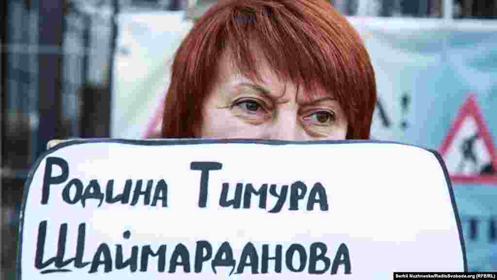 Активісти презентували перформанс &laquo;Дзиґа в голові&raquo; &ndash; візуалізацію думок тих, хто не прийняв втрату близьких, хто перебуває у процесі пошуку &ndash; непереборному, хворобливому та нескінченному