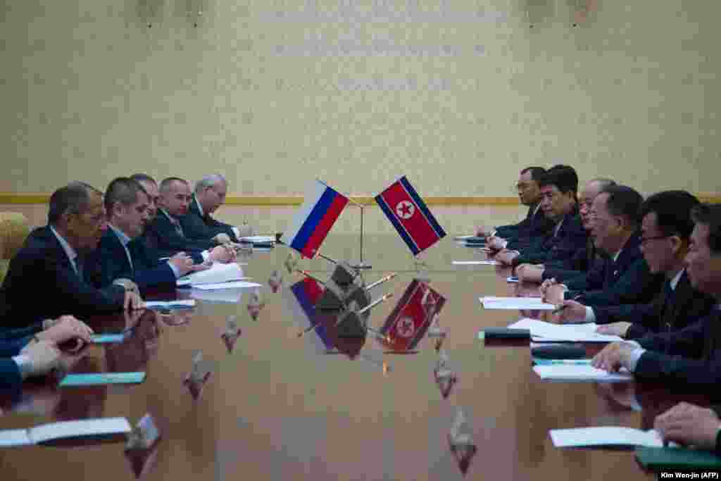 Встреча делегаций Северной Кореи и России.