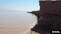 Амудар’я: іноді влаштовує повінь, та все більше всихає