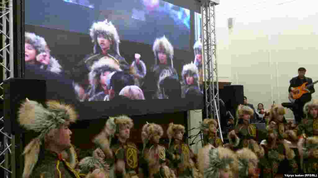 Фестивалдын алкагындагы тасмалар 10-13-декабрь күндөрү баш калаада көрсөтүлүп, 14-декабрда жыйынтык чыгат. Андан ары аймактарда уланат.