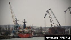Рыбный порт в Керчи, архивное фото