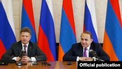 Armenian Prime Minister Hovik Abrahamian (right) and Russian Transport Minister Maksim Sokolov at a press conference in Yerevan on June 26.