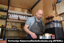 Руслан Венжега мріяв про власну справу ще з кінця 1990-х років. Аби навчитися кухарській справі, навіть працював поваром у кількох закладах громадського харчування