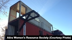 Строительство социального жилья на базе грузовых контейнеров. Ванкувер, 15 ноября 2012 года.