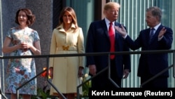 Президенттер Дональд Трамп менен Саули Ниинистё жубайлары менен Хелсинкиде. 16-июль, 2018-жыл.  