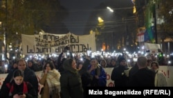 Тбилисидеги акцияга мамлекеттик кызматкердер да кошулду. 11-декабрь 2024-жыл