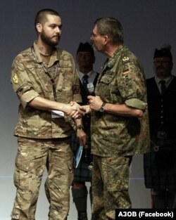 Бойовий медик 12-ї бригади спеціального призначення «Азов» НГУ, Володимир Риженко («Спрайт») отримує премією «Найкращий європейський медик року» в категорії «Військова медицина»