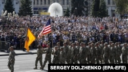 Військові США крокують Києвом під час військового параду до Дня Незалежності України, 24 серпня 2018 року