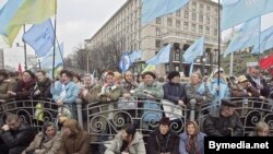 Сторонники Верховной Рады продолжают съезжаться в Киев