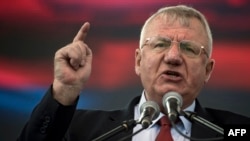 Serbian ultranationalist Vojislav Seselj has repeatedly insisted he would not go back to The Hague voluntarily. (file photo)