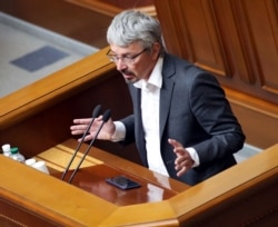 Олександр Ткаченко, народний депутат від під партії «Слуга народу» під час засідання парламенту (архівне фото)