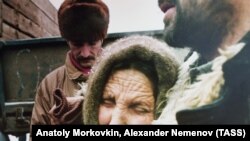 Яккхийн тоьпаш тоьхна ши кIант вийна хIокху йоккхачу стеган. Нохчийчоь, Дечкен-беттан 2-гIа, 1995-гIа шо