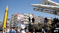 Ракета модели "Шахаб-3" на улицах Тегерана (архив)