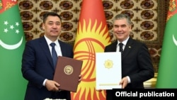 Садыр Жапаров ушул жылдын июнь айында Түркмөнстанга расмий сапар менен барган. 