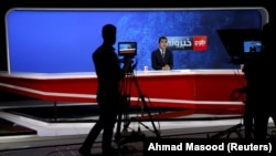 در این اواخر تلویزیون طلوع به خاطر پخش برخی از خبرها و راه اندازی بحث های سیاسی نیز با دشواری ها و ممانعت های رو به رو بوده است