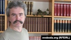 Сяргей Астраўцоў