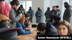 "Кырым теләктәшлеге" утырышына килгән ОМОН көчләре