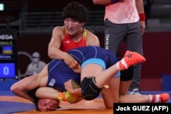 Айсулуу жарым финалда украиналык спортчу Ирина Коляденкону 10:0 эсебинде утуп финалга чыккан.