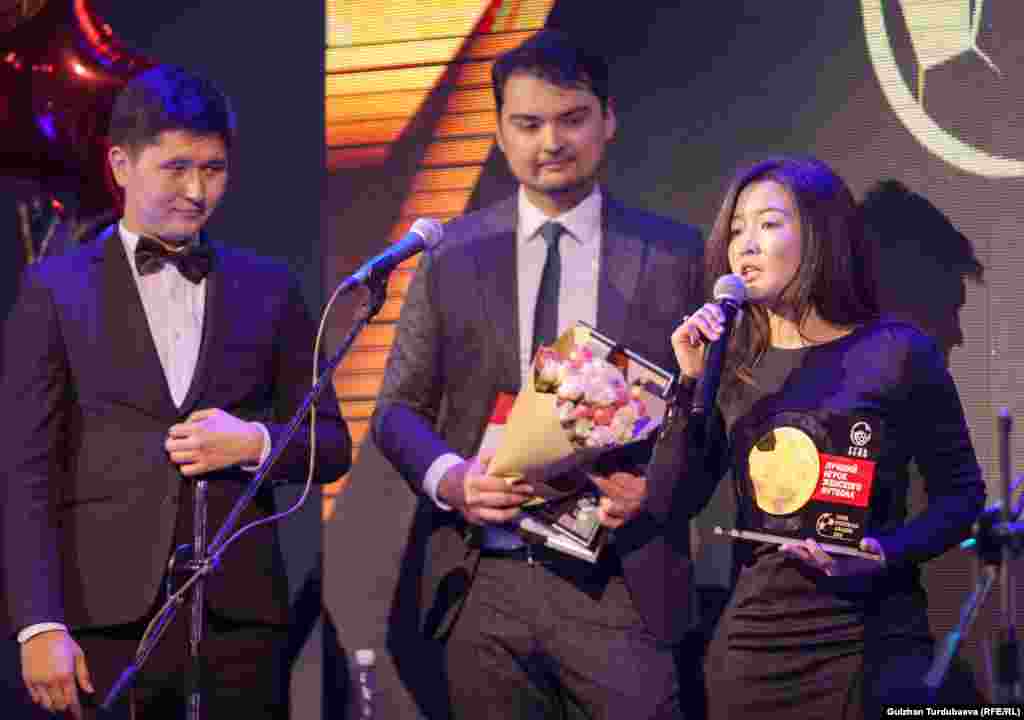 &ldquo;Жылдын мыкты футболчу айымы&rdquo; наамына Айжан Боронбекова ээ болду.&nbsp;